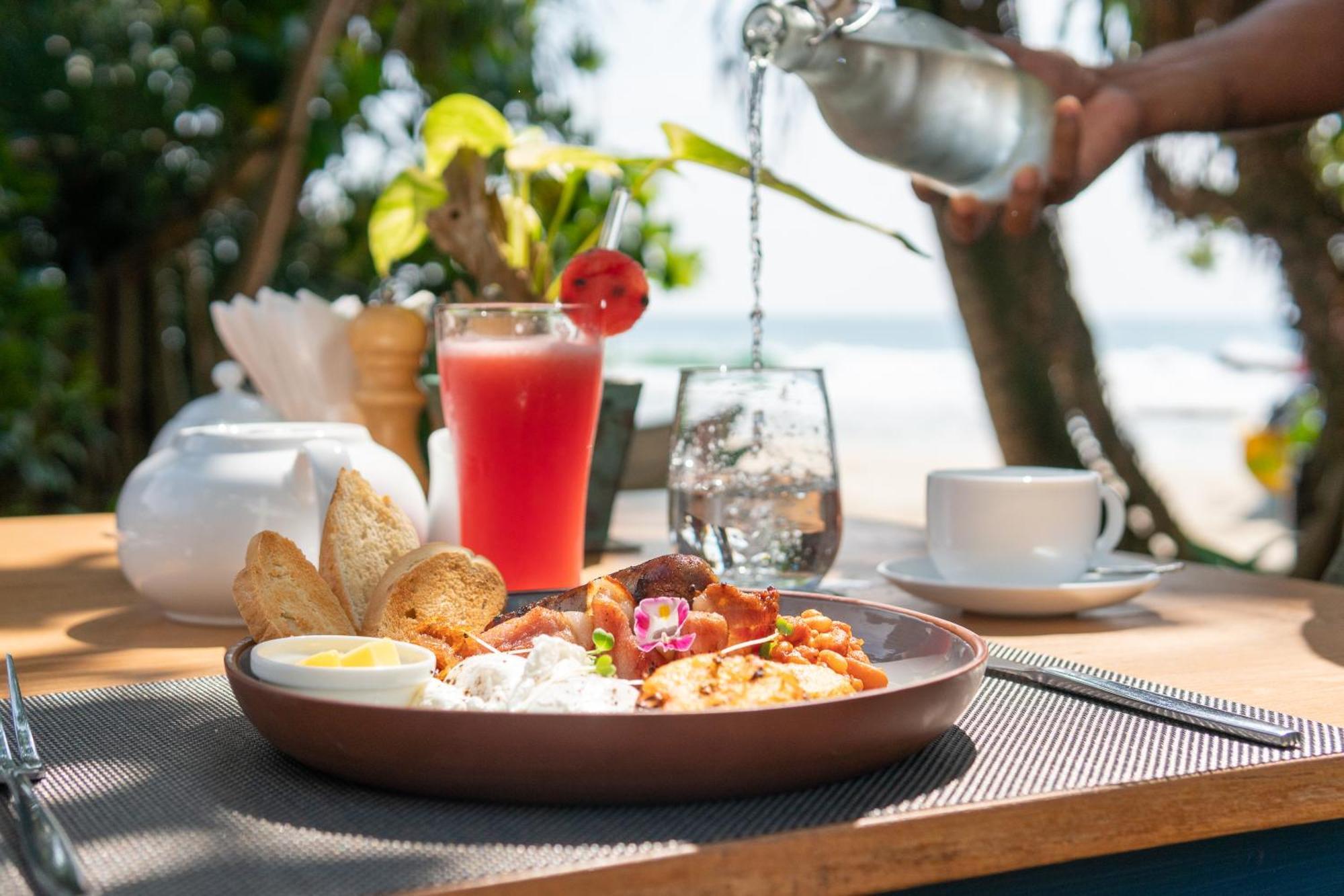 Halcyon Mawella Hotel Tangalle Bagian luar foto