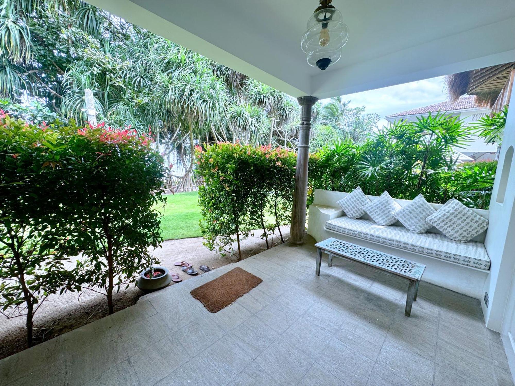 Halcyon Mawella Hotel Tangalle Bagian luar foto